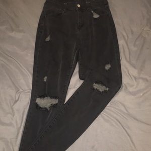 Black washed distressed jeans size 5 🤩